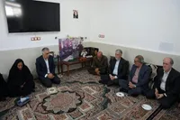دیدار وزیر فرهنگ و ارشاد اسلامی با خانواده شهید ناو دنا در سی‌سخت