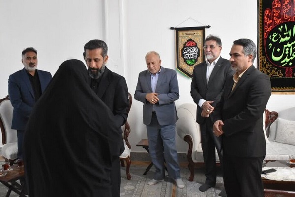 مسئولان بنیاد شهید لرستان با خانواده شهدای جنگ رمضان دیدار کردند مسئولان بنیاد شهید لرستان با خانواده شهدای جنگ رمضان دیدار کردند