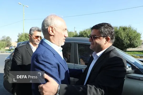 معاون رئیس جمهور و رئیس سازمان برنامه و بودجه‌ی کشور وارد چهارمحال و بختیاری شد