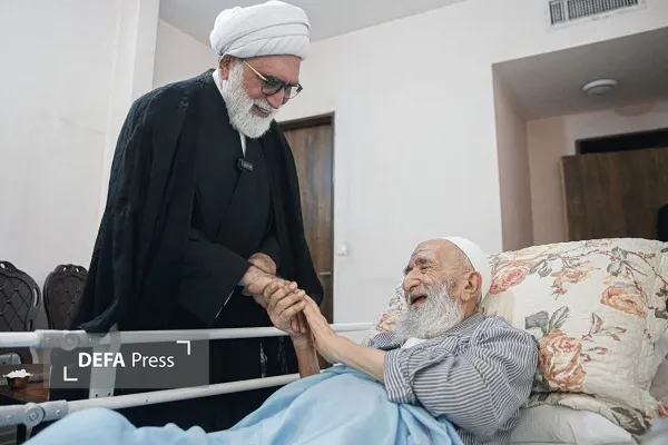 عیادت تولیت آستان قدس رضوی از استاد اخلاق به نمایندگی از سوی رهبر انقلاب