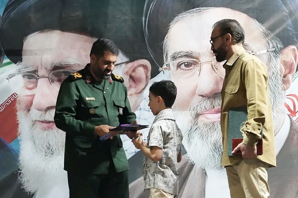 موج ۱۶۸ خیابان انقلاب خرم آباد به یاد کودکان شهید میناب + عکس