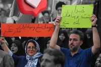 پویش «مثل دوران جنگ همه در کنار هم باشید» بر تابلوهای سطح شهر