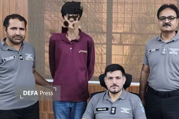نوجوان بازداشتی توسط پلیس کراچی نوجوان بازداشتی توسط پلیس کراچی
