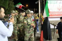 امیر سرتیپ دوم کریمی با اهدای صد شاخه گل از صد شب حضور حماسه‌ساز مردم قدردانی کرد