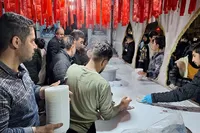 تصاویر/ دومین شب توزیع نذورات در موکب حفظ آثار دفاع مقدس استان اردبیل