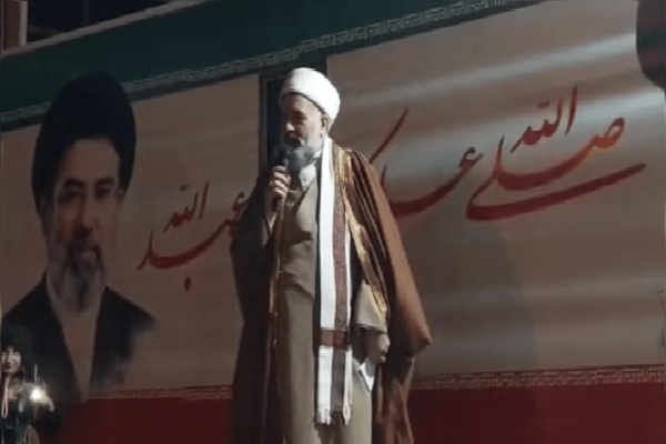 ماموستا بهمنی: استمرار حضور مردم در خیابان‌ها تضمین‌کننده تداوم انقلاب است