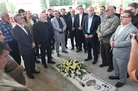 ادای احترام وزیر تعاون، کار و رفاه اجتماعی به مقام شهید تنگسیری در آبادان