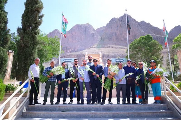 کارکنان شهرداری کرمان با شهدا تجدید پیمان کردند+تصاویر
