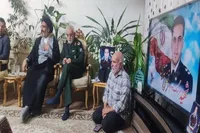 تصاویر/ دیدار مدیرکل حفظ آثار دفاع مقدس فارس از خانواده سرهنگ شهید «مرتضی بهرامی» در استهبان