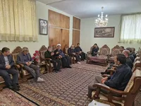 دیدار نماینده ولی‌فقیه در استان با خانواده شهدای جنگ رمضان در کرمان+تصاویر