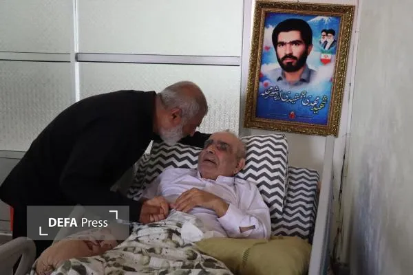 عیادت مدیرکل حفظ آثار دفاع مقدس مازندران از آزاده دفاع مقدس حجت الاسلام «جمشیدی» + تصاویر