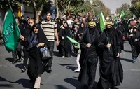 فیلم/ حضور جاماندگان اربعین در مسیر پیاده روی تا حرم سیدالکریم