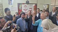 حضور مسعود پزشکیان در شعبه اخذ رای دبیرستان عاشورا