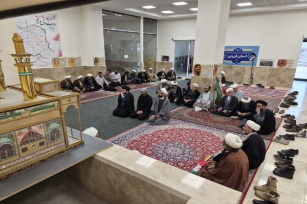 حضور نماینده ولی‌فقیه در قزوین در موزه دفاع مقدس به مناسبت میلاد امام رضا(ع)