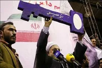 پوپولیست ورشکسته در پی  دو قطبی‌های مصنوعی صلح و جنگ