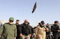 اهتزاز پرچم عزای حسینی در مرز بین المللی شلمچه