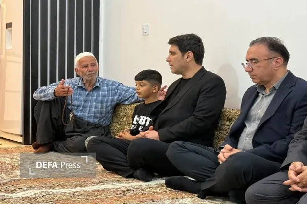 استاندار کردستان با دو خانواده شهید جنگ رمضان در سنندج دیدار کرد استاندار کردستان با دو خانواده شهید جنگ رمضان در سنندج دیدار کرد