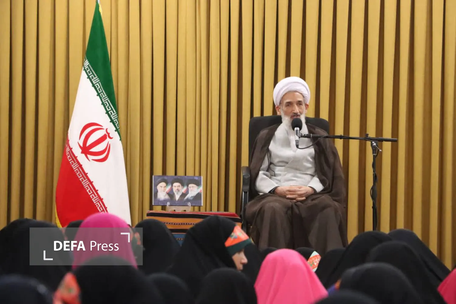تصاویر/ دیدار اعضای قرارگاه دختران حاج «قاسم سلیمانی» با نماینده ولی فقیه در مازندران