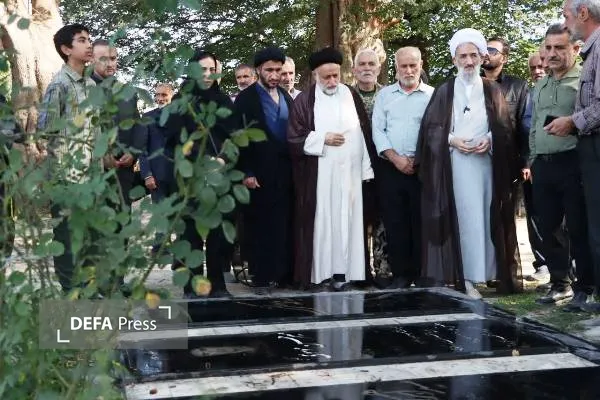 ادای احترام نماینده ولی‌فقیه در مازندران به مزار شهدای روستای کِنِت بهشهر+ تصاویر