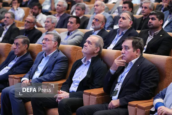 پزشکیان: اگر صادقانه به مردم خدمت کنیم چه کسی می‌تواند جلوی ما بایستد؟
