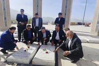 تجدید میثاق معاون وزیر و رئیس سازمان مدارس غیردولتی و مشارکت‌های مردمی وزارت آموزش و پرورش با شهدای گمنام در یاسوج