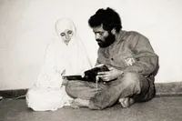 یکی از خاص‌ترین‌ سفره‌های عقد با قطار فشنگ و اسلحه