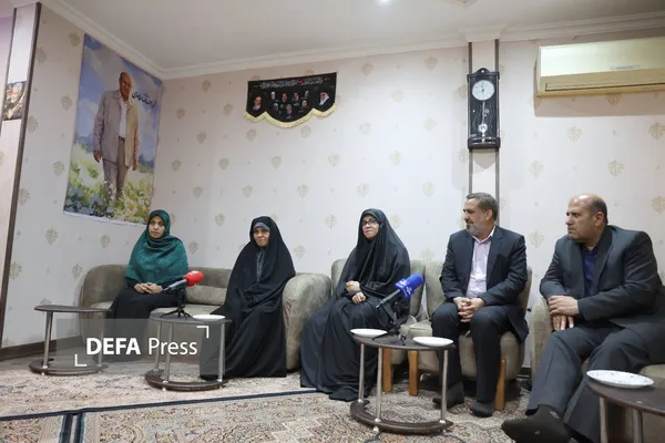 دیدار با خانواد شهدا مسئولان بنیاد شهید