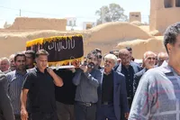 تصاویر/تشییع پیکر پدر شهید امیرسرتیپ محمدرضا فتحی بر دستان مردم رباط پشت بادام