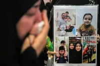 فیلم/پاسدار شهید و چهار فرزندش در گلزار شهدای شیراز آرام گرفتند