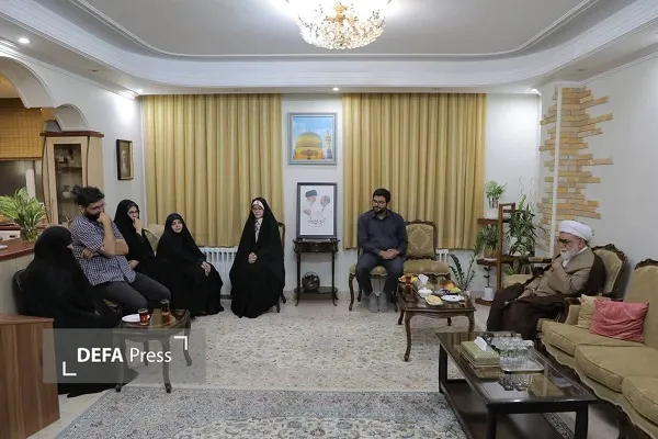 دیدار با خانواده شهدا دیدار با خانواده شهدا