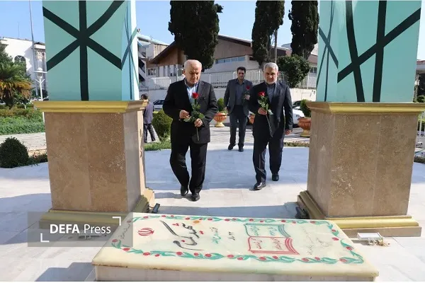 تجدید میثاق معاون پارلمانی رئیس‌جمهور با آرمان‌های شهدا در بدو ورود به مازندران
