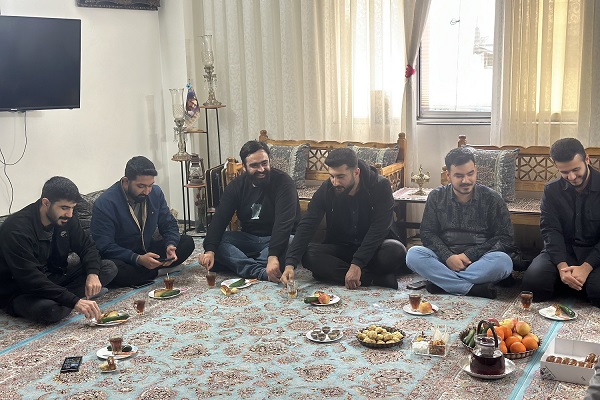 احترام به والدین؛ رمز عاقبتبخیری شهید «حاجیزاده» احترام به والدین؛ رمز عاقبتبخیری شهید «حاجیزاده»