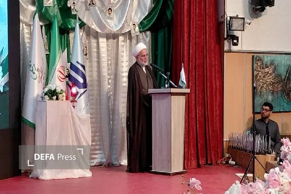 کادر درمان در زمره مجاهدان راه خدا و خدمتگزاران عزت مردم قرار دارند