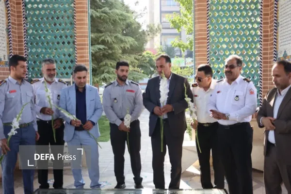 تجدید میثاق آتش‌نشانان محمدیه و مهرگان با شهدای گمنام در روز آتش‌نشانی