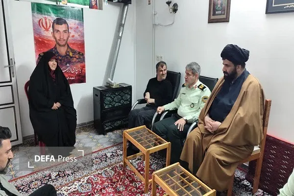 دیدار فرمانده انتظامی مازندران با خانواده شهید «مقدسی» در ساری