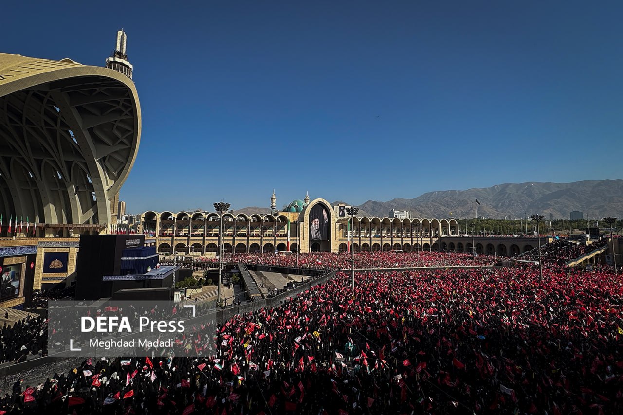 وداع حماسی ملت ایران با قائد شهید امت+ فیلم و تصاویر