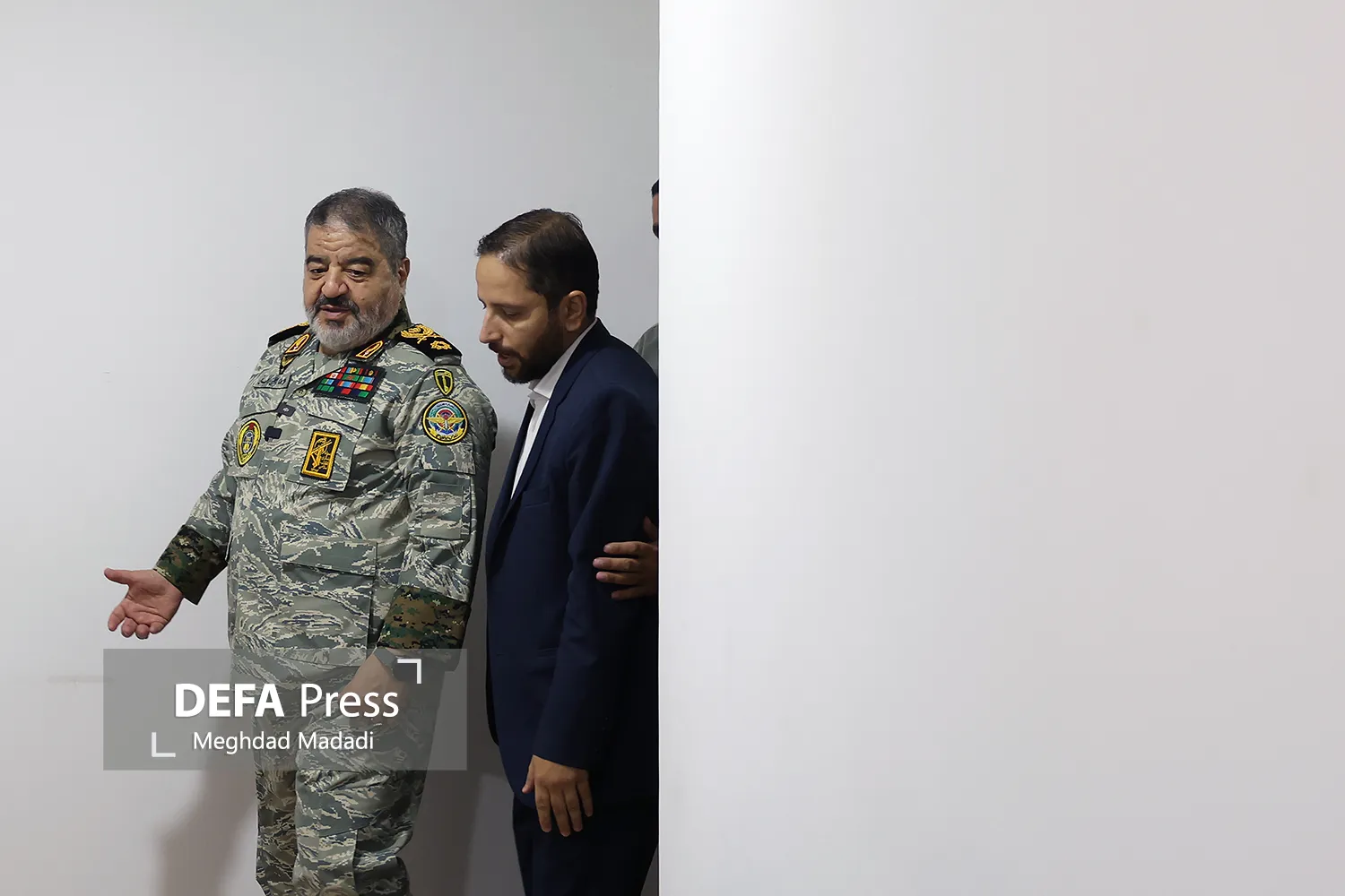 بازدید سردار جلالی از خبرگزاری دفاع مقدس