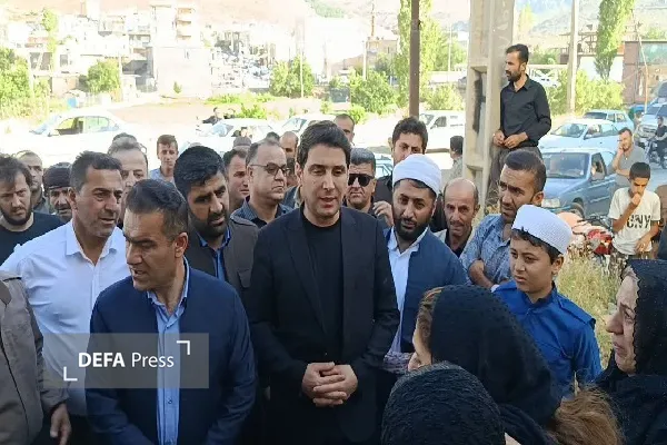 در حادثهای تلخ در منطقه «تهته» هورامان، یک نوجوان ۱۳ ساله اهل روستای درهکی بر اثر اصابت گلوله در جریان تیراندازی نیروهای مرزبانی به خودروی حامل اعضای یک خانواده جان باخت. در حادثهای تلخ در منطقه «تهته» هورامان، یک نوجوان ۱۳ ساله اهل روستای درهکی بر اثر اصابت گلوله در جریان تیراندازی نیروهای مرزبانی به خودروی حامل اعضای یک خانواده جان باخت.