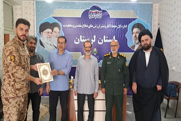 تجلیل از سربازان همزمان با هفته دفاع مقدس در اداره‌کل حفظ آثار دفاع مقدس و مقاومت لرستان