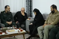 دیدار فرمانده سپاه قدس گیلان با خانواده شهید جنگ رمضان