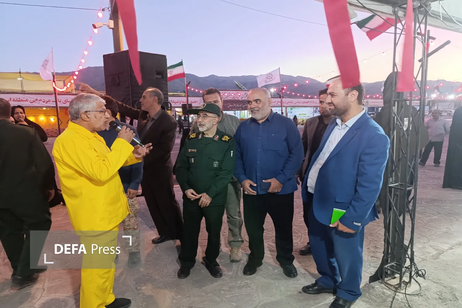 تصاویر/ بازدید سردار آزادی از غرفه شهادت خراسان جنوبی