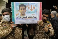 تصاویر/ وداع با پیکر شهدای گردان تخریب زنجان