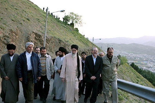 در سالروز سفر رهبر شهید همایش بزرگ پیادهروی خانوادگی در سنندج برگزار میشود در سالروز سفر رهبر شهید همایش بزرگ پیادهروی خانوادگی در سنندج برگزار میشود