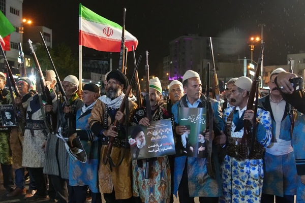 عکس | حضور عشایر لرستان در محل شهادت رهبر انقلاب