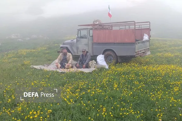 طبیعت گردی با پرچم ایران