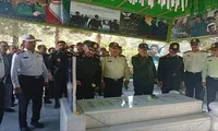 آیین عطر افشانی گلزار مطهر شهدا همزمان با هفته دفاع مقدس+ عکس