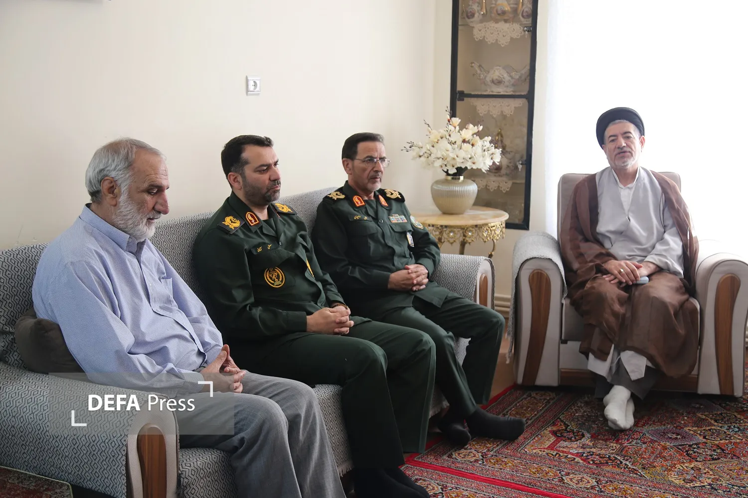 تصاویر/ دیدار سردار وحیدی با خانواده شهید «داوود عبداله پور» در شهرستان خوی