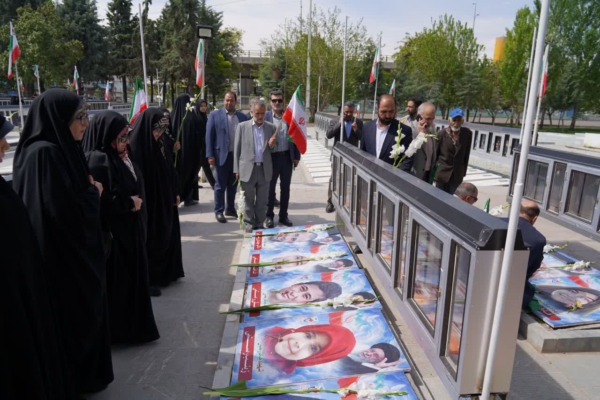گلزار مطهر شهدای قزوین به مناسبت هفته معلم و شوراها گلباران شد گلزار مطهر شهدای قزوین به مناسبت هفته معلم و شوراها گلباران شد
