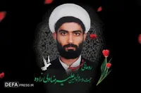 عکس/لحظه وداع پدر و مادر روحانی شهید «علیرضا ولیزاده» در معراج شهدا