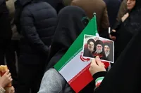 فیلم/ حضور پرشور مردم آستانه اشرفیه در اجتماع شبانه بیعت با رهبر انقلاب